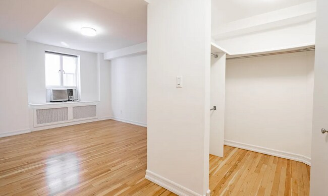 Building Photo - 256 W 97th St
