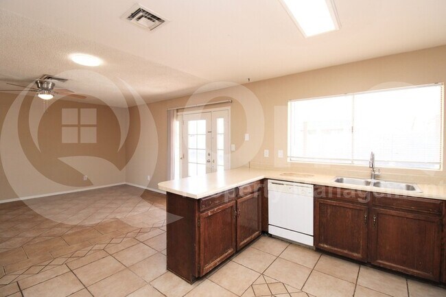 Foto del edificio - 5627 S 41st St