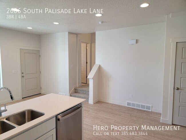 Foto del edificio - BRAND NEW Gorgeous Magna Townhomes!!!