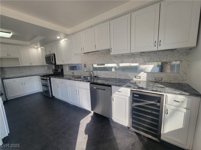 Building Photo - 2094 Silver Breeze Ave