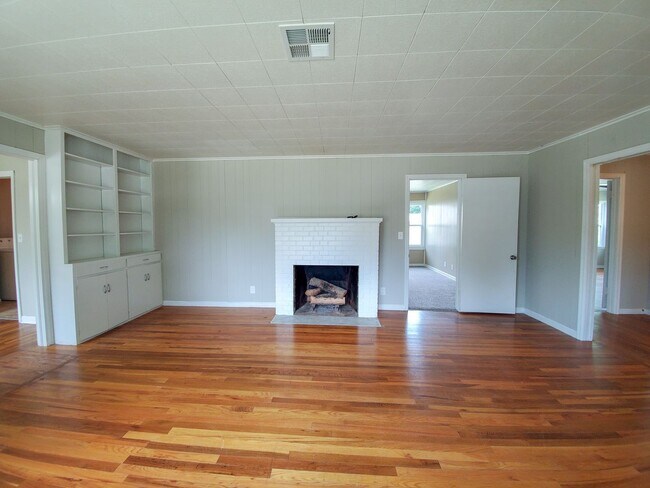 Foto del edificio - 3 Bed 1 Bath Home in Shawnee