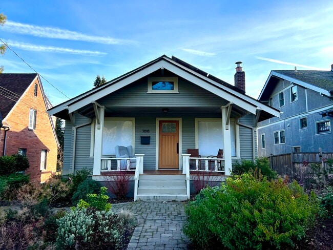 Building Photo - 3818 24th Ave S