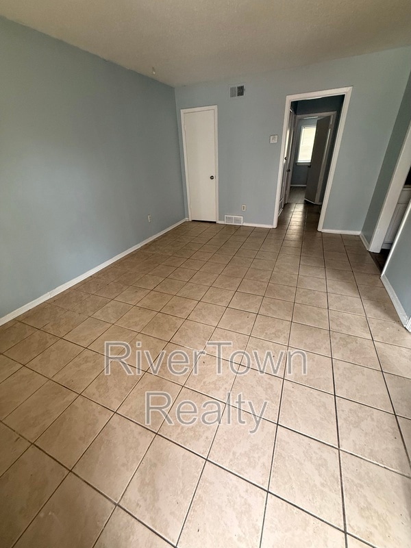 Building Photo - 3815 Ajanders Dr