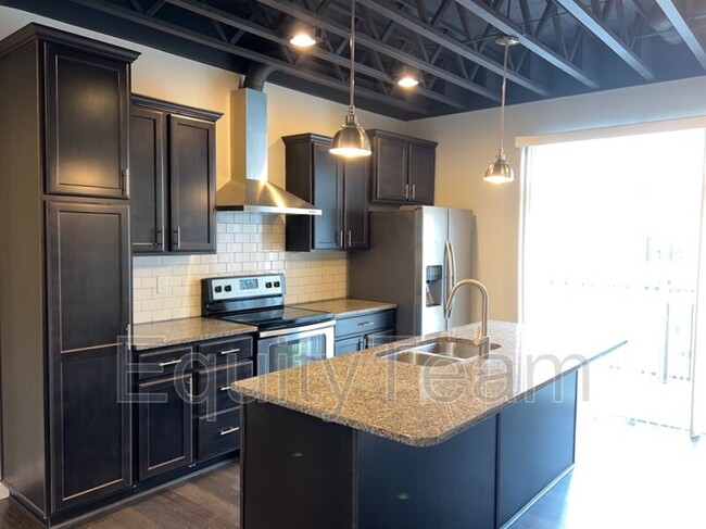 Building Photo - 1003 Parklake Row