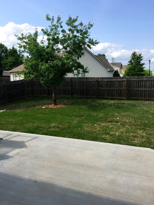 Building Photo - Lovely 4 bedroom/2.5 bath Home