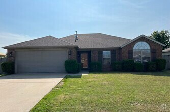 Building Photo - 210 Willow Dr