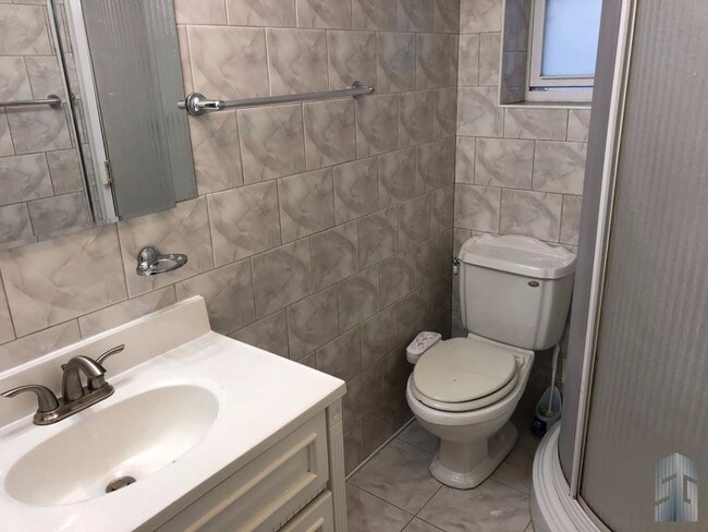 Building Photo - 45 Manhattan Ct