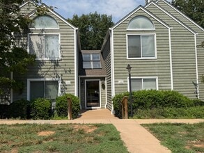 Building Photo - 1250 Clifden Green