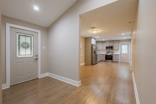 Foto del edificio - 12028 Cedar Ln