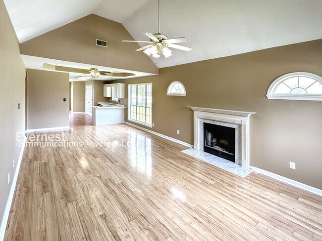 Foto del edificio - 323 Camden Cove Cir