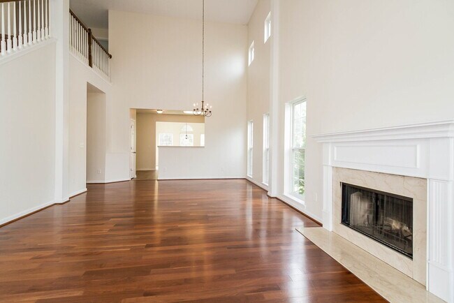 Foto del edificio - 413 Creekside Ln