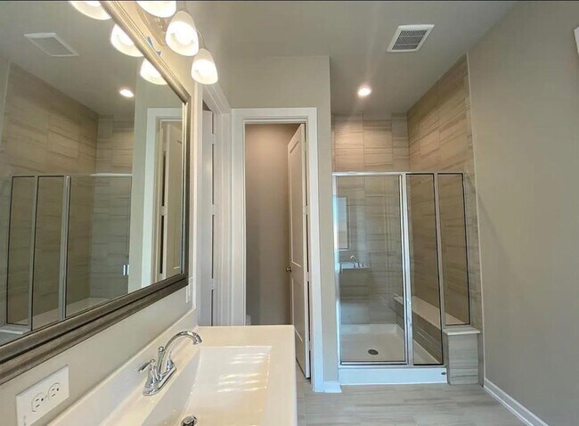 Foto del edificio - 2122 Ironwood Pass Dr