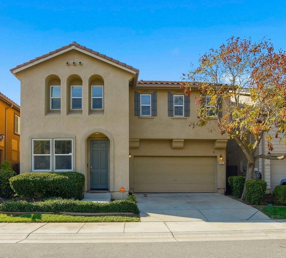 SPACIOUS & CLEAN 2 STORY, 4 BEDROOM, 2.5 BATH IN NATOMAS - SPACIOUS & CLEAN 2 STORY, 4 BEDROOM, 2.5 BATH IN NATOMAS