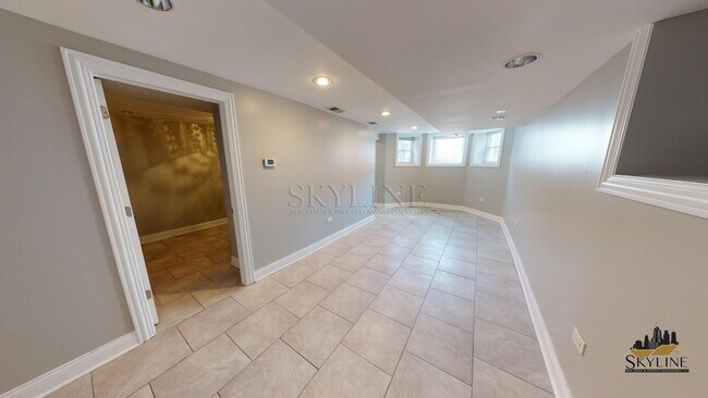 Foto del edificio - 4810 S Langley Ave