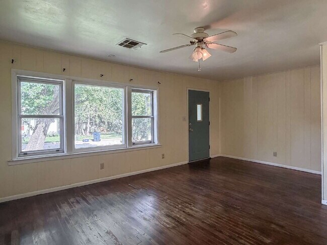 Foto del edificio - 2 Bedroom Home for Lease!!