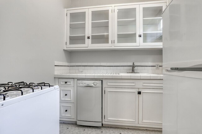 Foto del edificio - Charming Vintage Studio in NW Portland near Couch Park and PGE Park