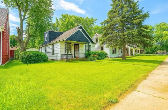 Building Photo - 7529 W Grantosa Dr