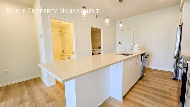 Building Photo - Modern 1 Beds, 1 Baths Apartment/Condo | N...