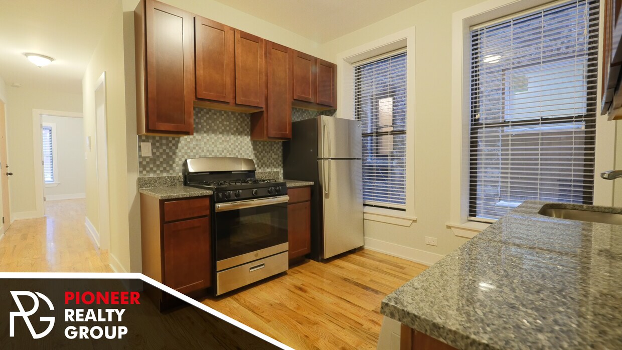 Primary Photo - 629 W Oakdale Ave