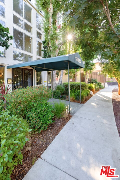 Building Photo - 13030 Valleyheart Dr