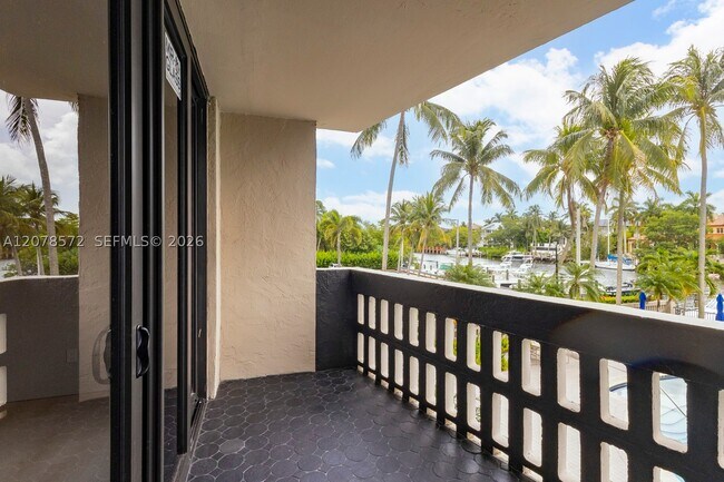 Foto del edificio - 90 Edgewater Dr