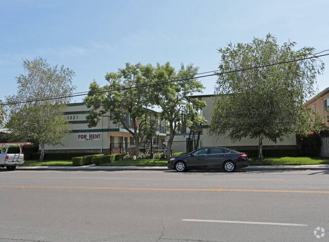 Building Photo - 1321 Minnewawa Ave