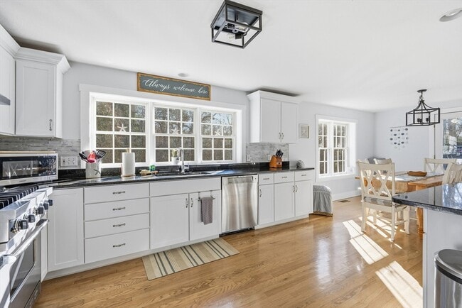 Foto del edificio - 578 Huckins Neck Rd