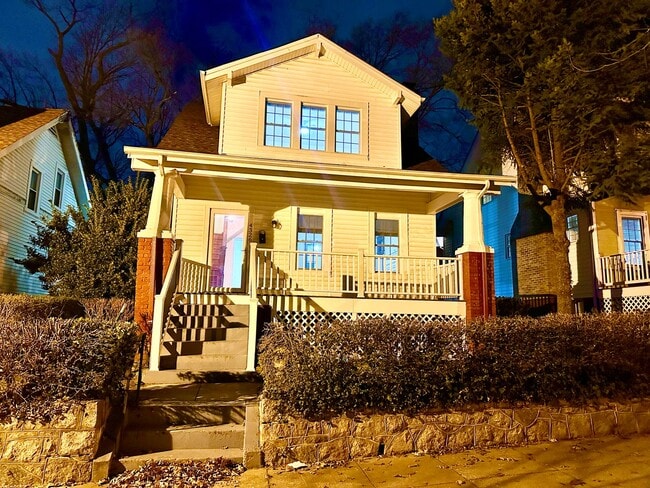 Detached 4 bed 3 bath. Pets Welcome! - Detached 4 bed 3 bath. Pets Welcome! House
