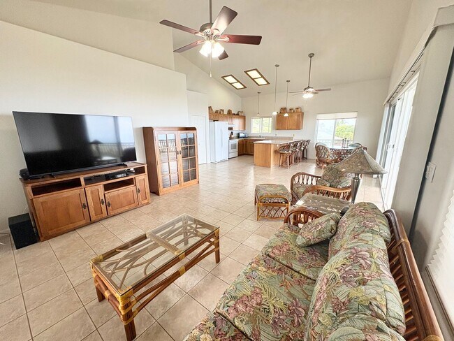 Foto del edificio - 3 Bedroom 2 Bathroom with 2 Car Garage
