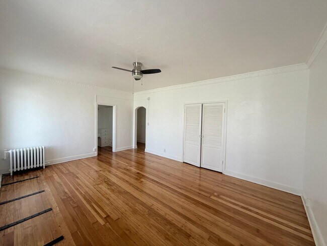 Foto del edificio - 318 S Kingsley Dr