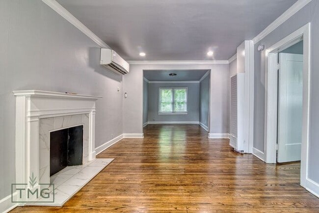 Building Photo - NEWLY REMODELED! Bungalow in the heart of KW!
