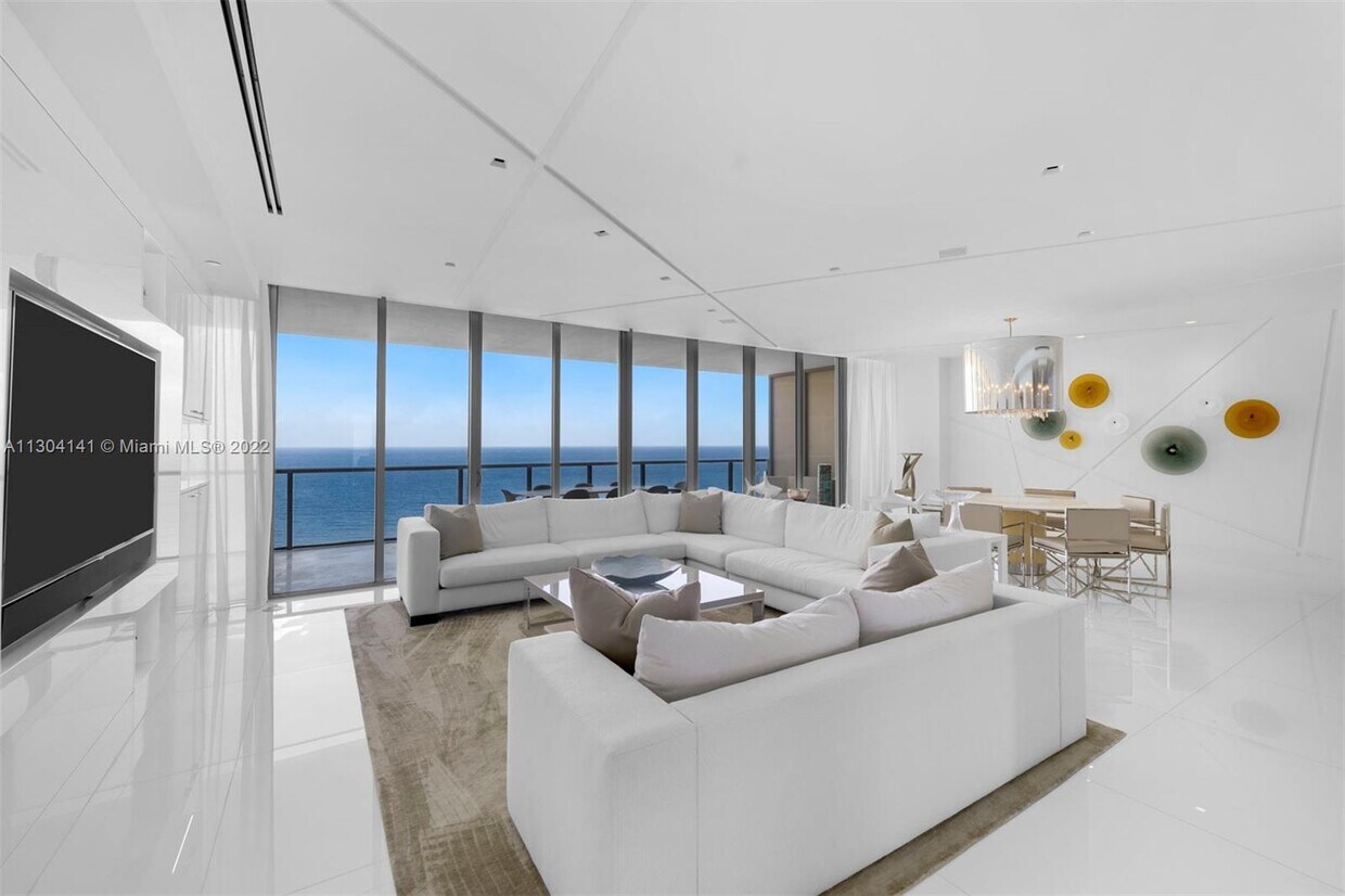 Primary Photo - 9701 Collins Ave