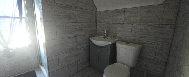 Foto del edificio - 12406 Saywell Ave
