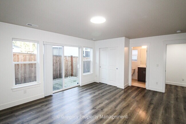 Foto del edificio - 19525 3rd Dr SE