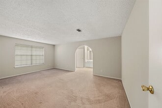 Building Photo - 2610 Rosewood Pl