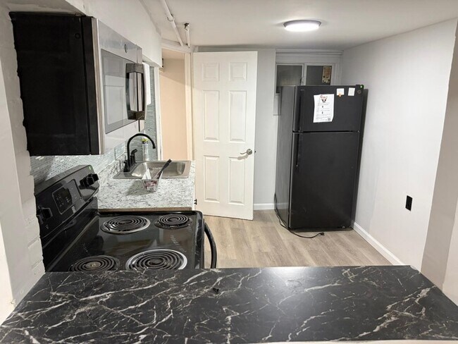 Building Photo - 327 Dover St