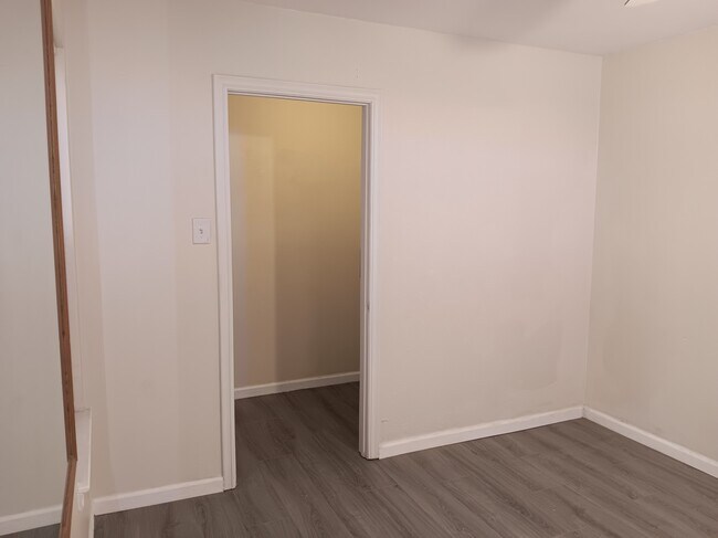 Bedroom & Closet - 2800 Vail Ave SE