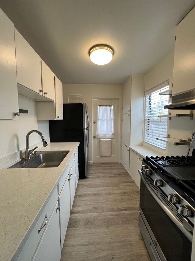 Photo - Cozy Cottage with large fenced yard, patio House