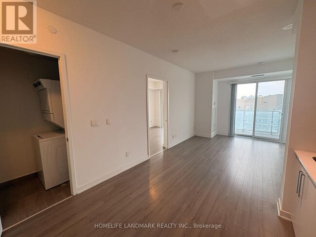 Photo du bâtiment - 5180 Yonge St