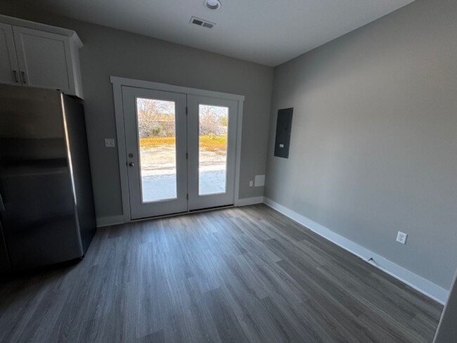 Foto del edificio - New Construction Townhomes in Evington-Cam...