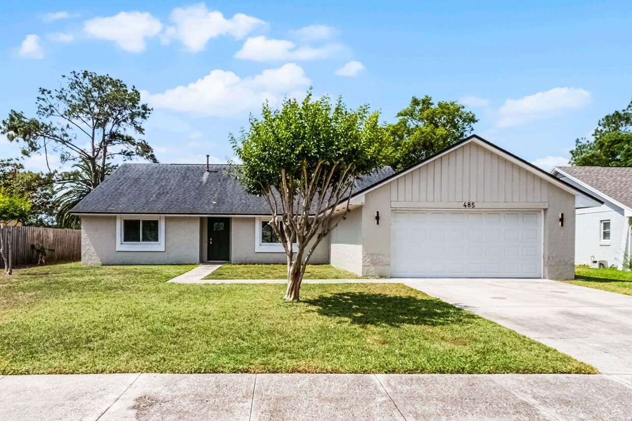 Live the Lake Life! Stunning 4BD Home with... - Live the Lake Life! Stunning 4BD Home with...