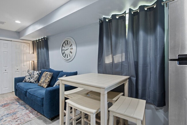 Building Photo - 229 S Peters Rd