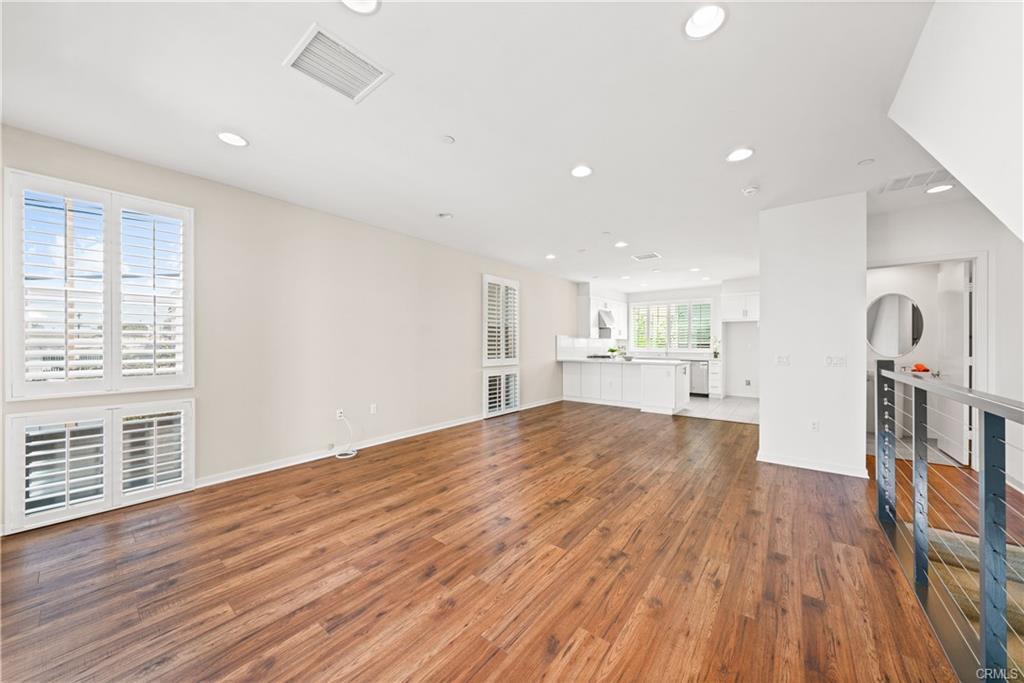 Foto del edificio - 1533 Sullivan Ave