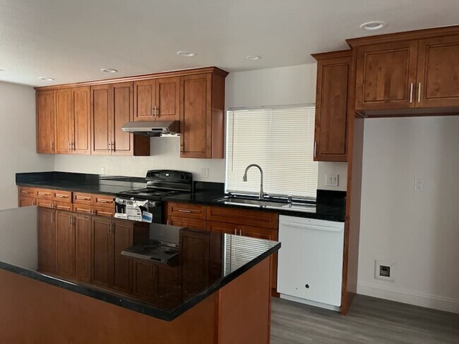 Building Photo - Charming 3-Bed, 2-Bath Home in Desirable G...