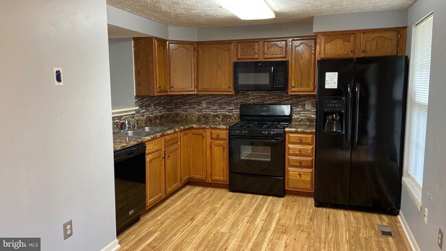 Building Photo - 6064 Laurel Wreath Way
