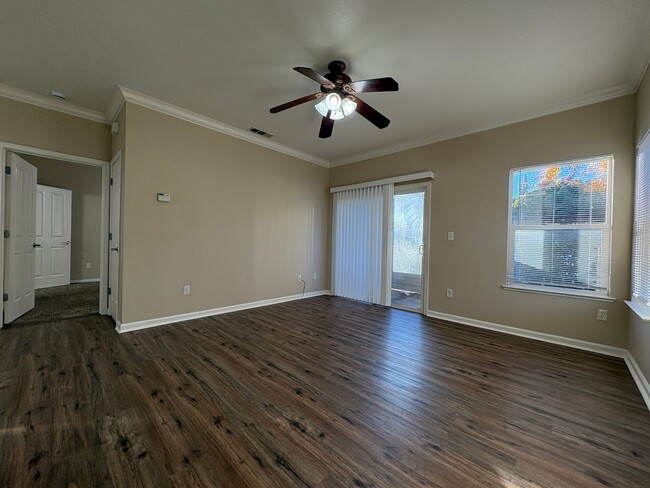 Building Photo - One Bed Condo in Gated Davis Oaks Community