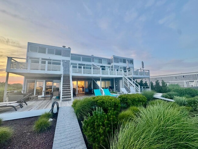 Building Photo - 539 Dune Rd
