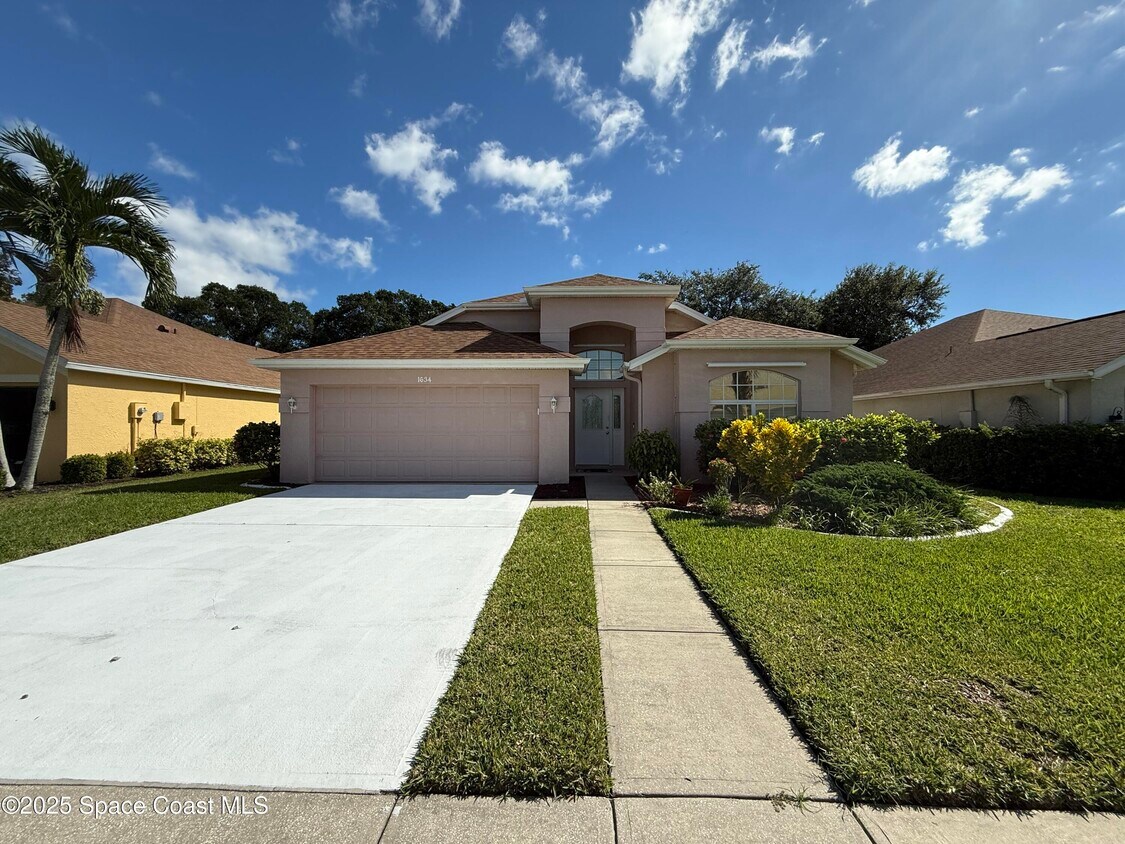 Foto principal - 1634 Sun Gazer Dr