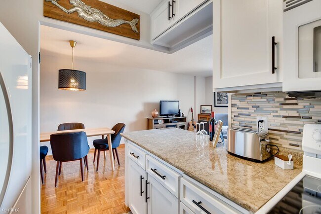 Foto del edificio - 1 br, 1 bath Condo - Summit House Minneapolis