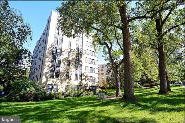 Foto del edificio - 3901 Cathedral Ave NW